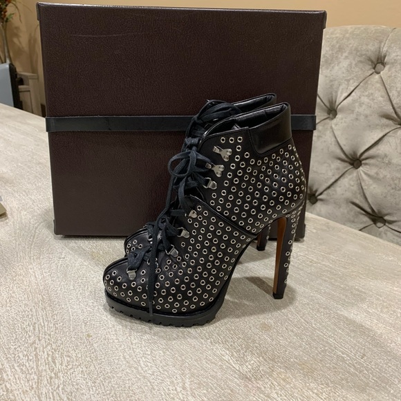 Alaia eyelets details booties - Picture 15 of 15